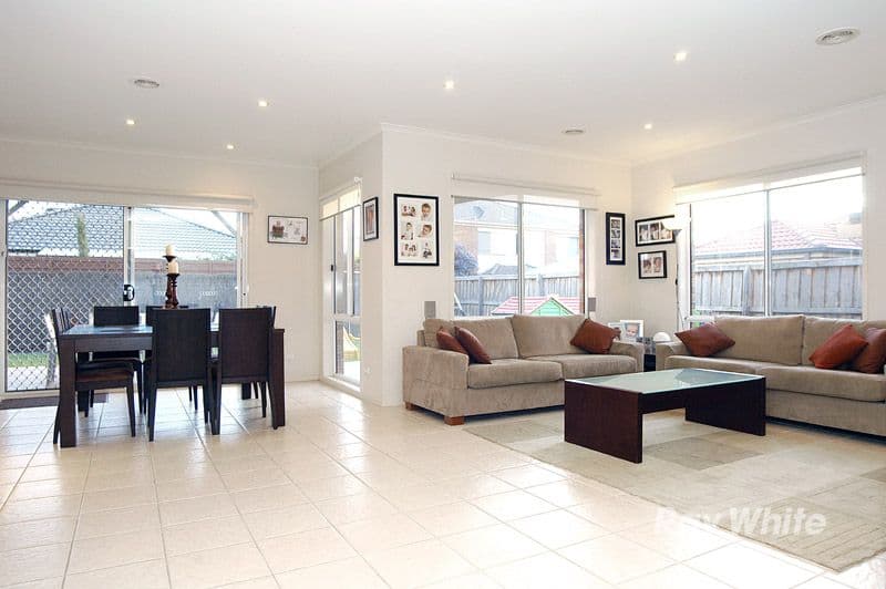 6 Whitehall Terrace, FERNTREE GULLY VIC 3156, Ferntree Gully - Thumbnail 2