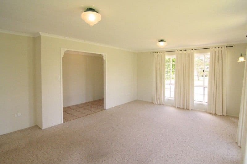 8 Robindale Drive, DARLING HEIGHTS QLD 4350, Darling Heights - Thumbnail 3