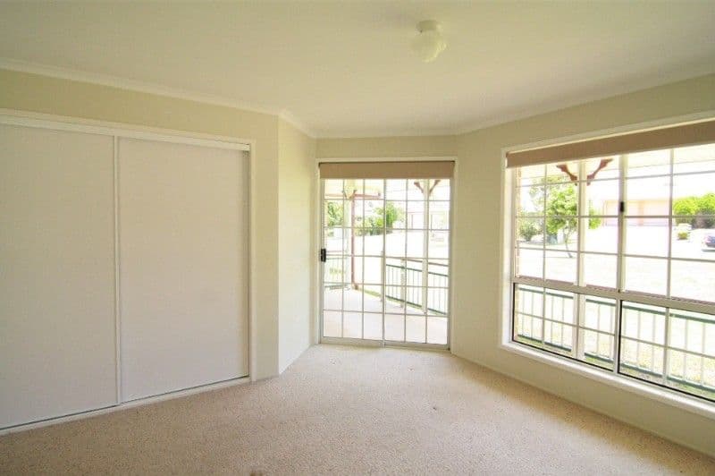 8 Robindale Drive, DARLING HEIGHTS QLD 4350, Darling Heights - Thumbnail 4