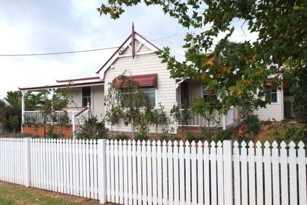 81 Logan Street, TENTERFIELD NSW 2372, Tenterfield - Image 1