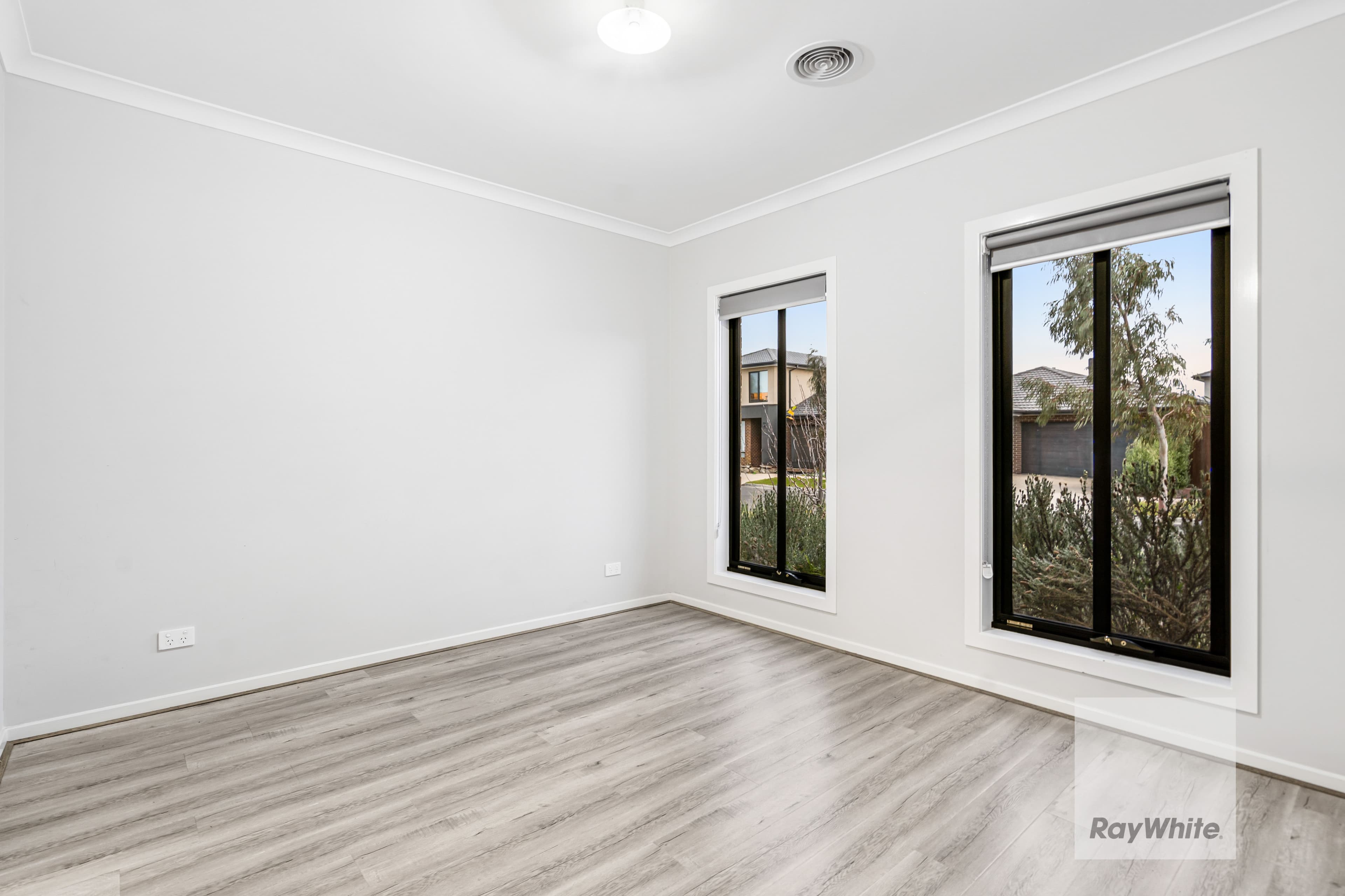 10 Broom Road, AINTREE VIC 3336, Aintree - Thumbnail 8