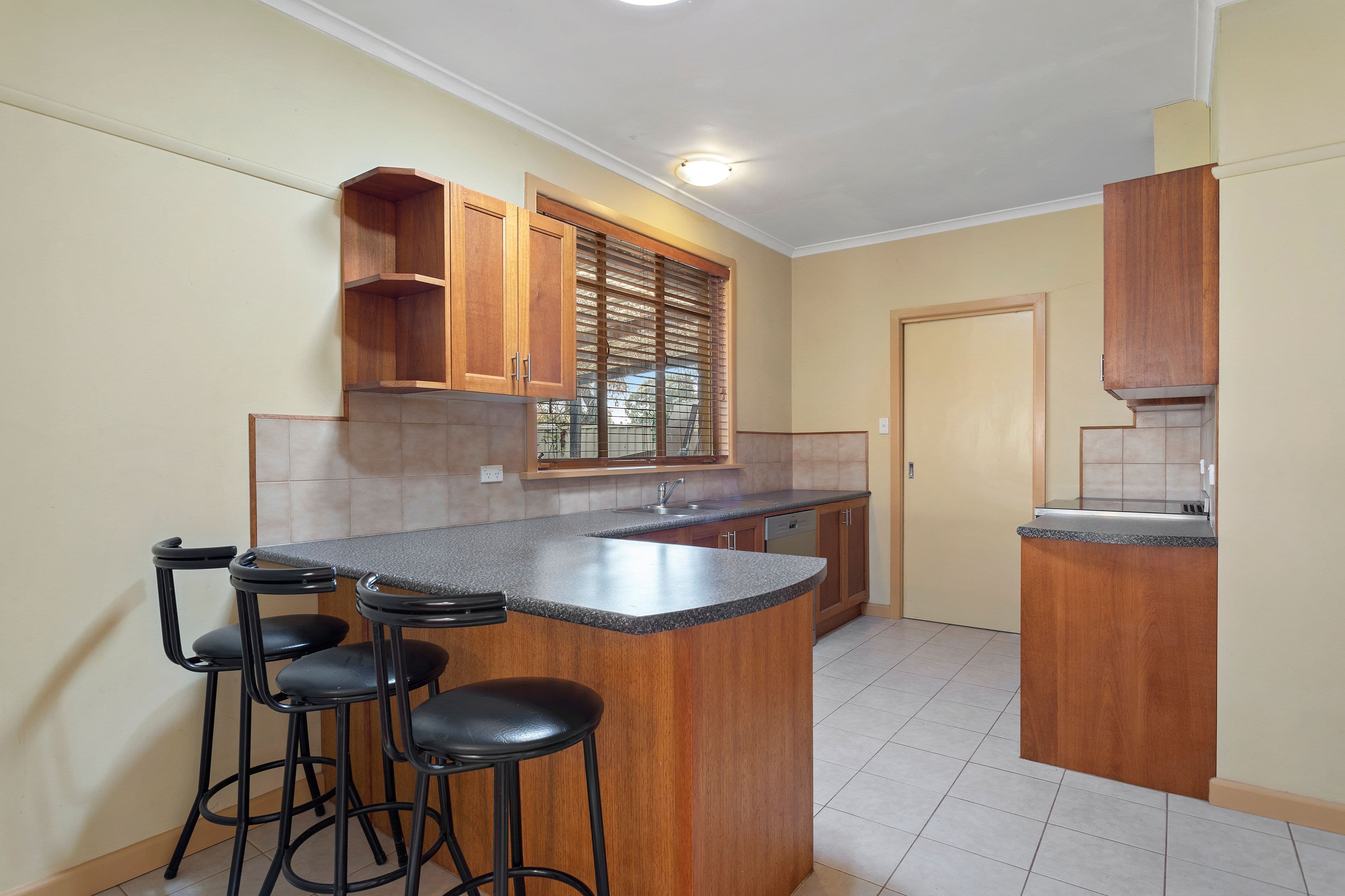 71 Bernard Street, Cheltenham VIC 3192, Cheltenham - Thumbnail 2