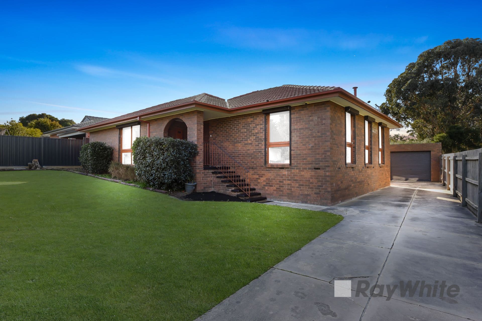 4 Robert Molyneux Avenue, Endeavour Hills VIC 3802, Endeavour Hills - Image 1