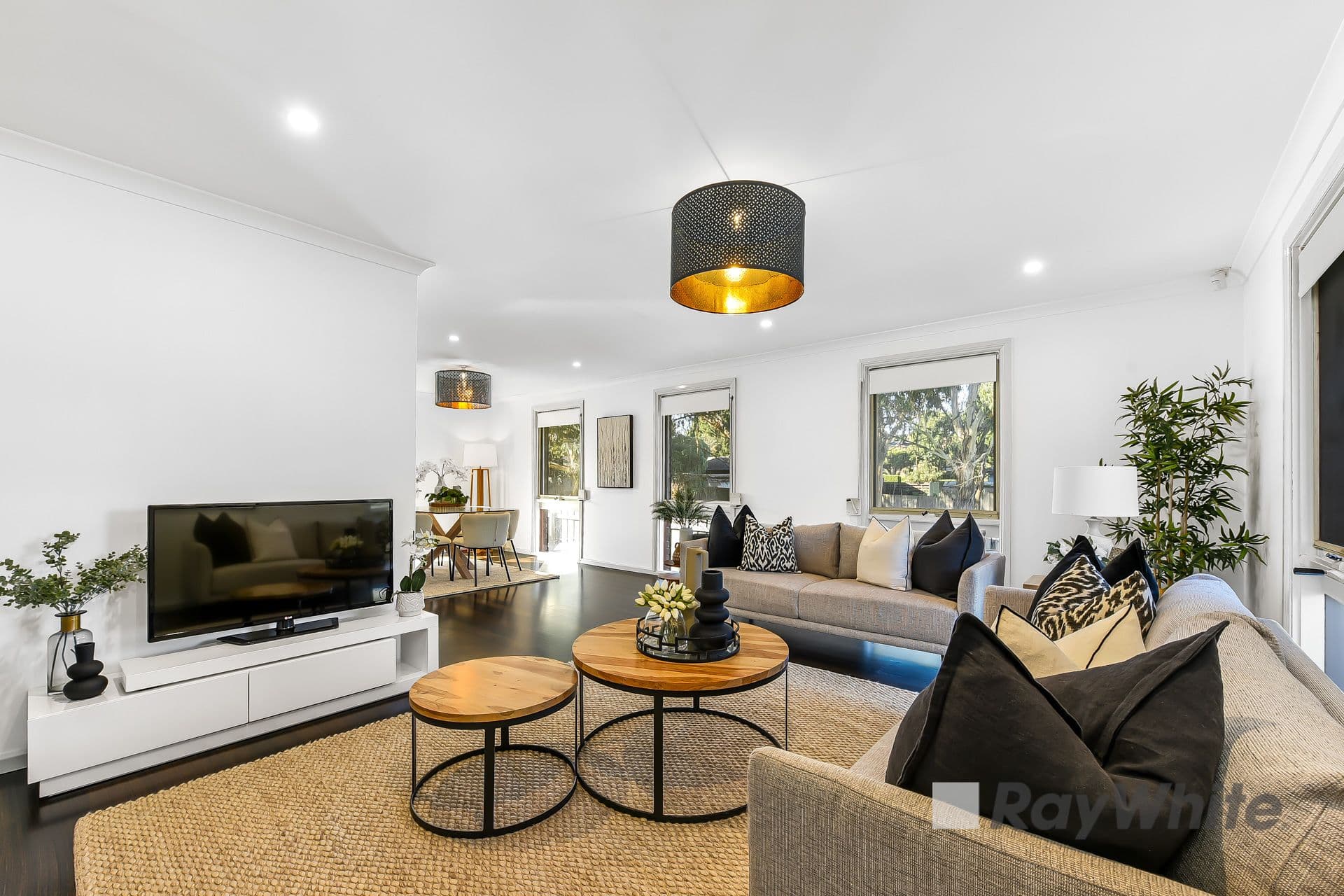 4 Robert Molyneux Avenue, Endeavour Hills VIC 3802, Endeavour Hills - Thumbnail 2