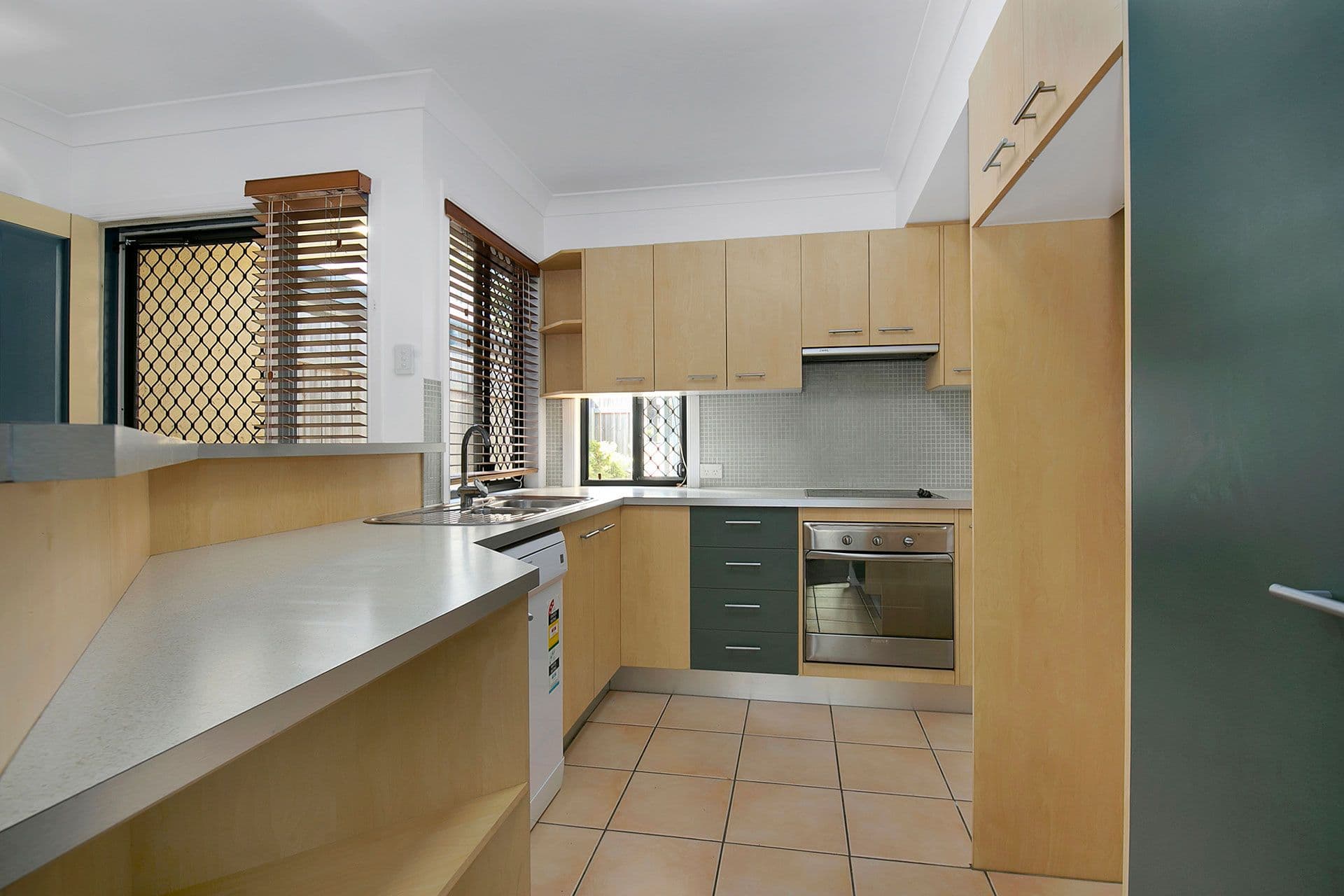 29 Grosvenor Street, Yeerongpilly QLD 4105, Yeerongpilly - Thumbnail 2