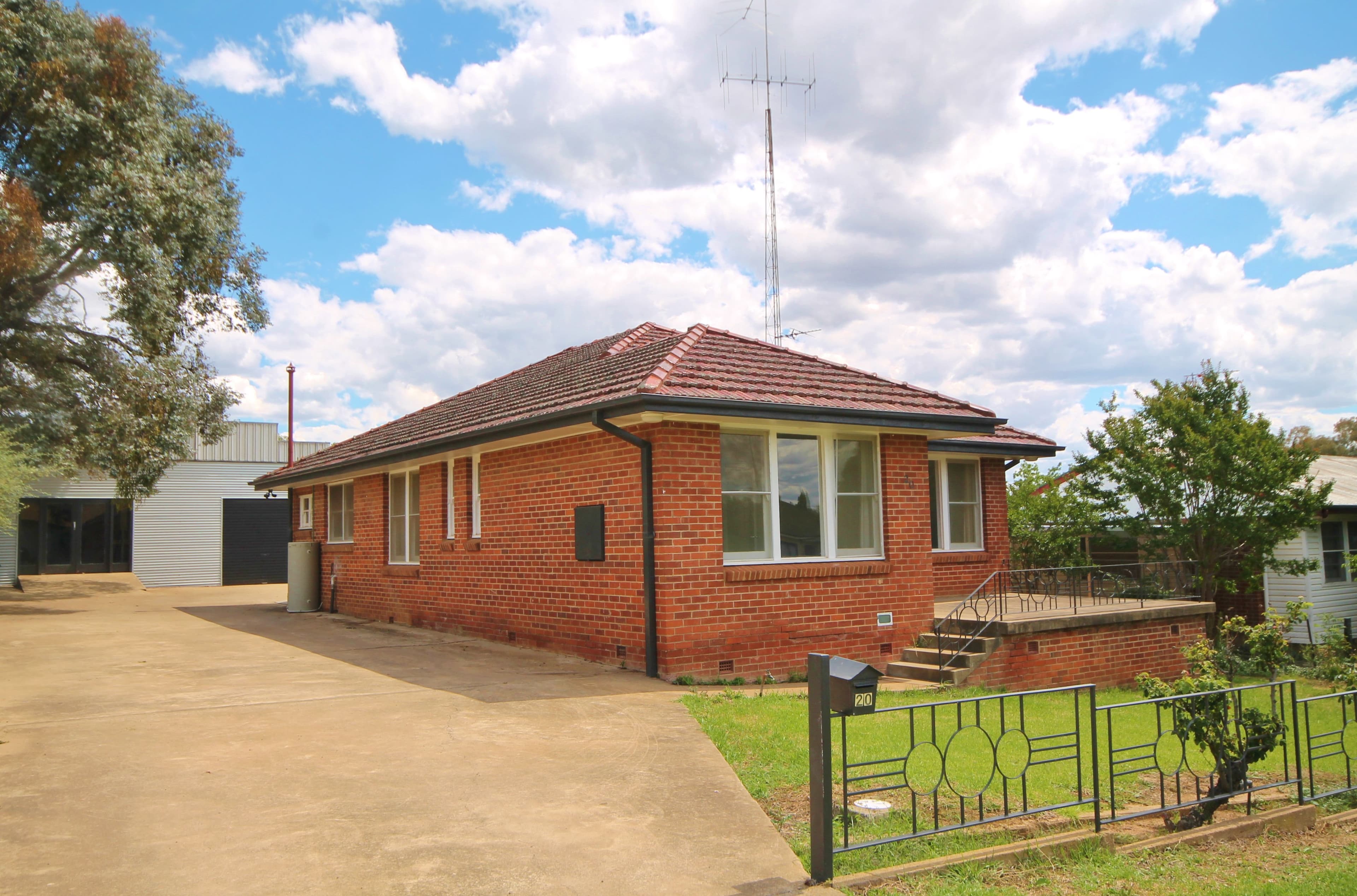 20 Karabah Avenue, Young - Image 1