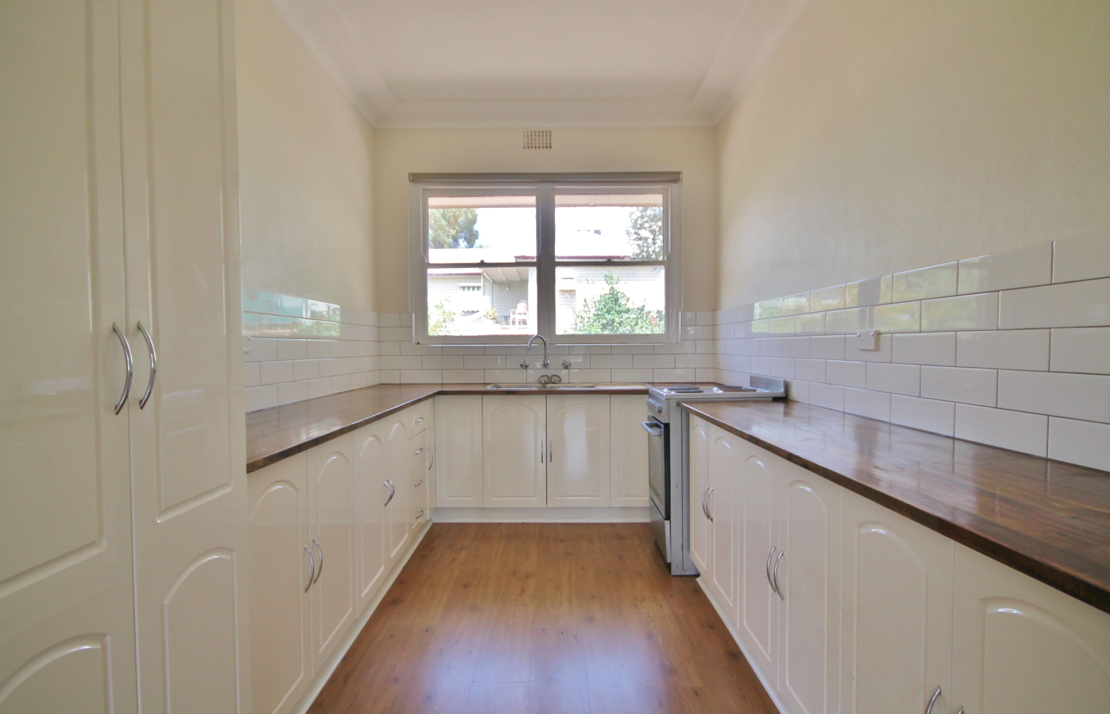 20 Karabah Avenue, Young - Thumbnail 2