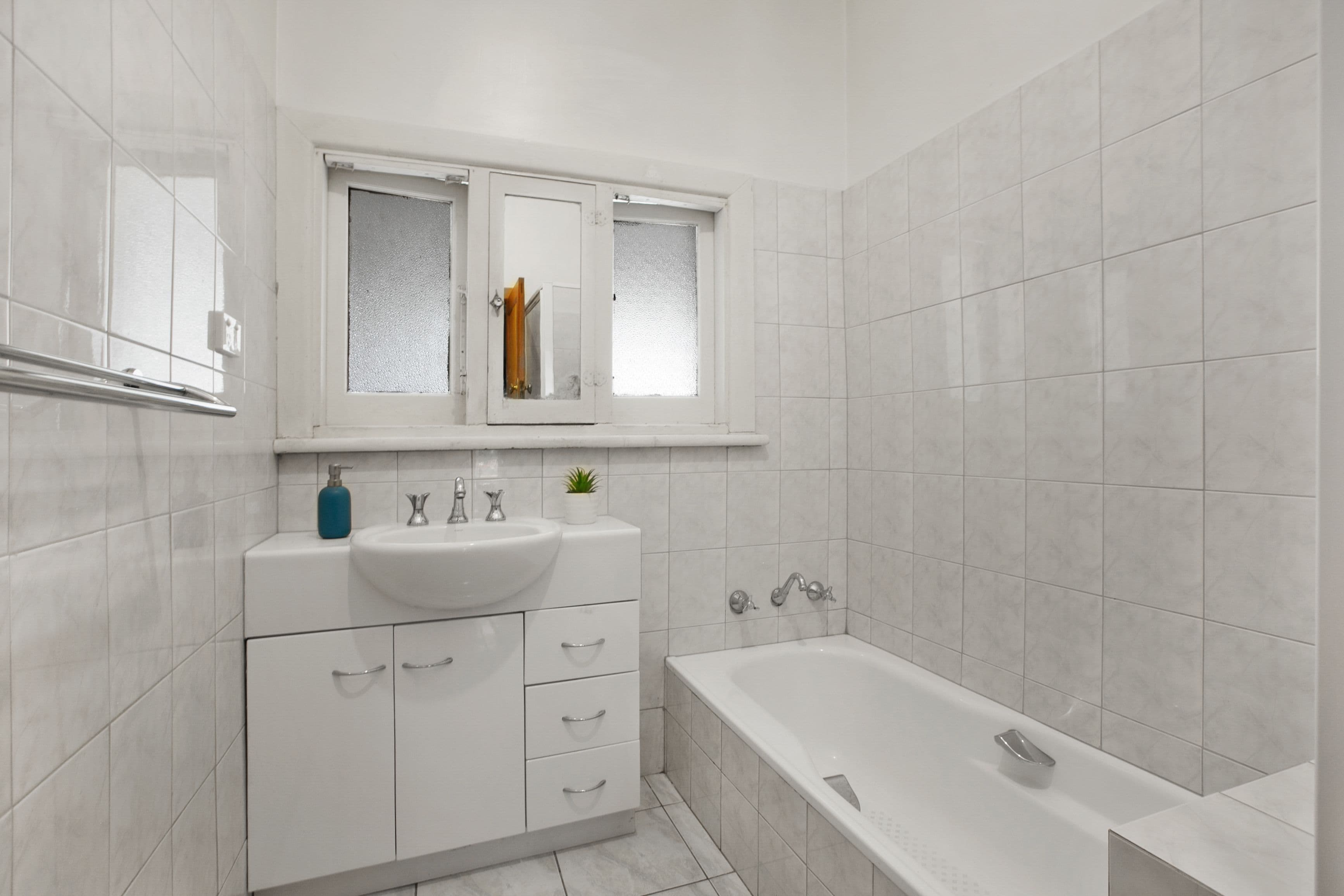 16 Pershing Street, Reservoir VIC 3073, Reservoir - Thumbnail 8
