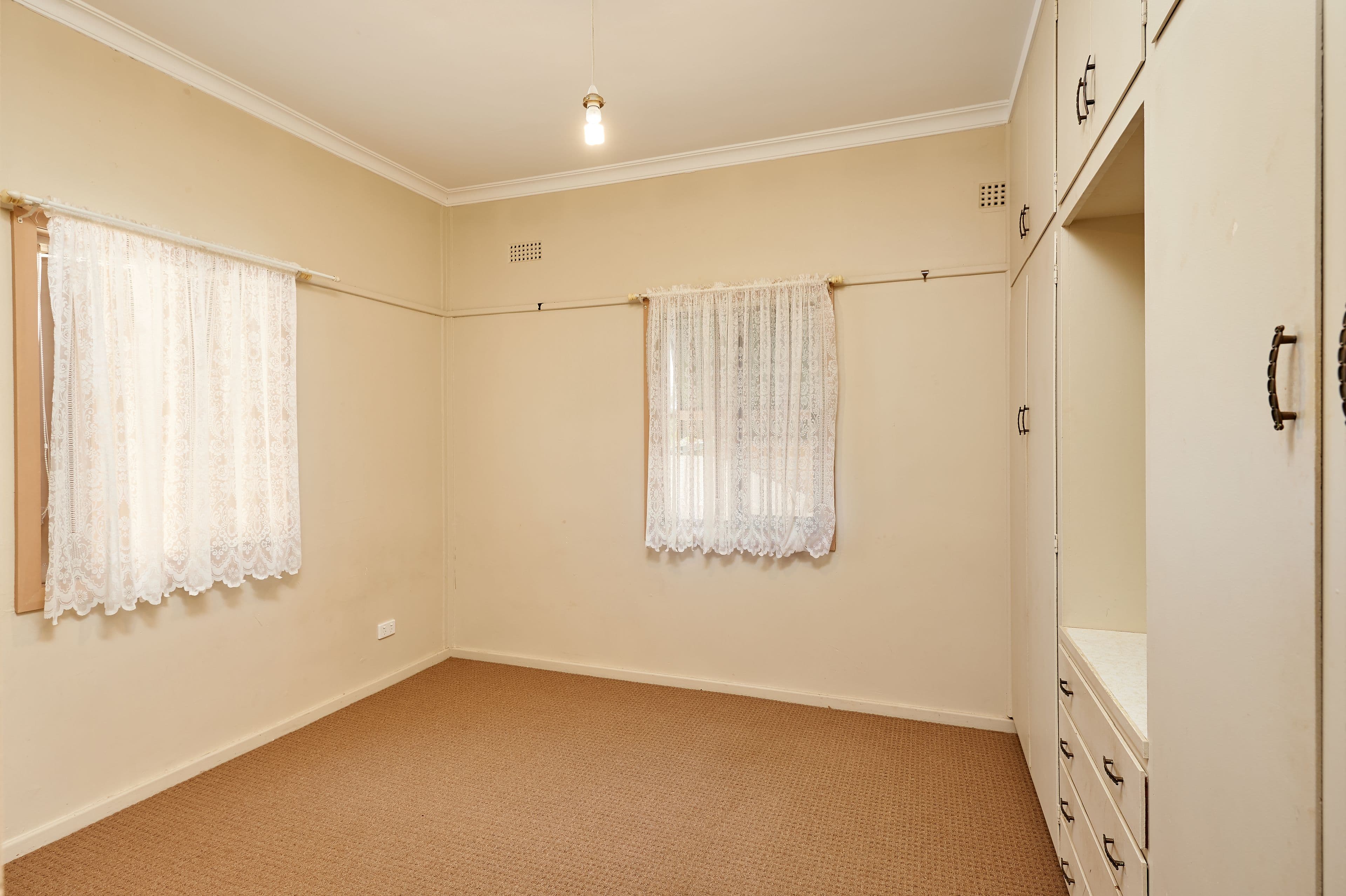 57 Seignior Street, Junee - Thumbnail 8