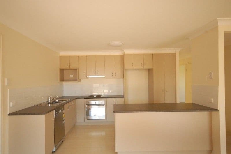 34 Gordon Avenue, NEWTOWN QLD 4350, Newtown - Thumbnail 8