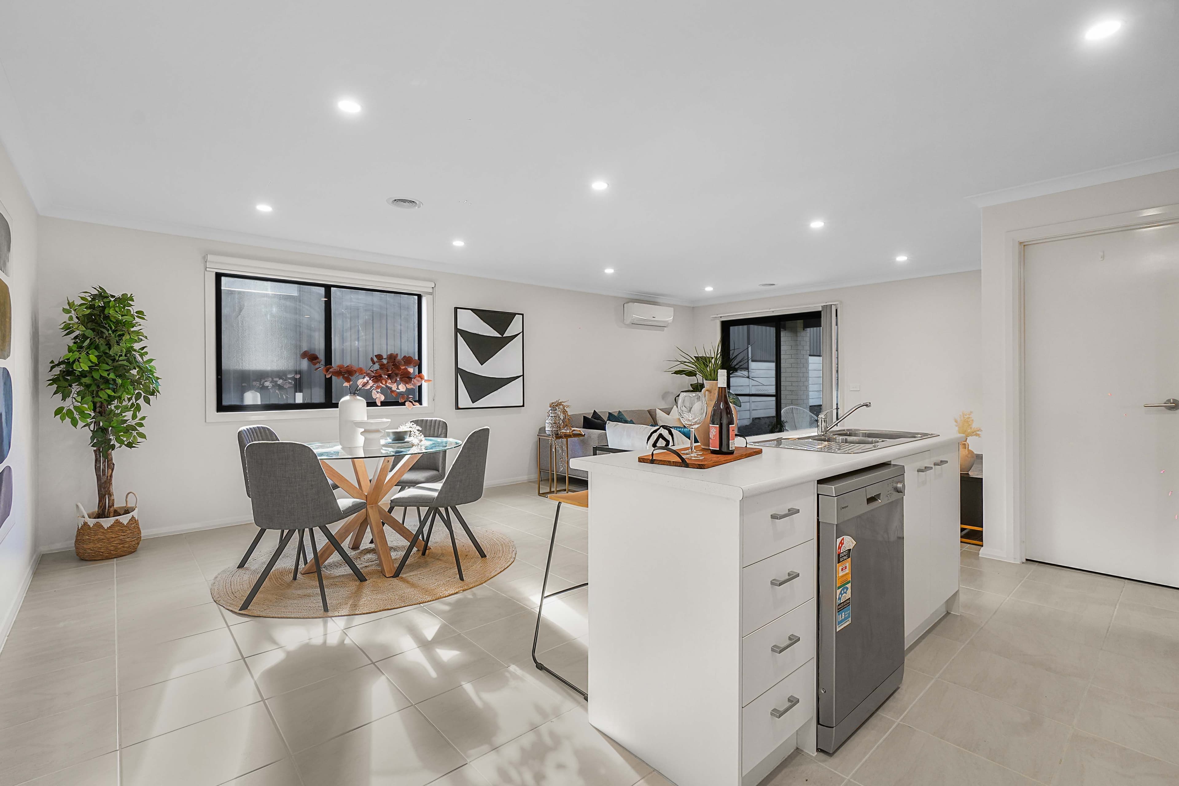14 Dany Road, Pakenham VIC 3810, Pakenham - Thumbnail 2
