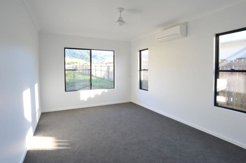 6 Twin Creek Court, CANNONVALE QLD 4802, Cannonvale - Thumbnail 7