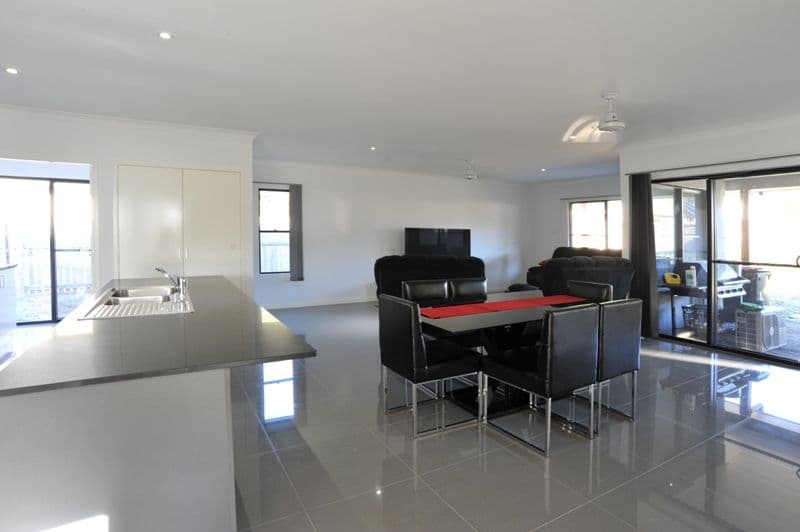 6 Twin Creek Court, CANNONVALE QLD 4802, Cannonvale - Thumbnail 8