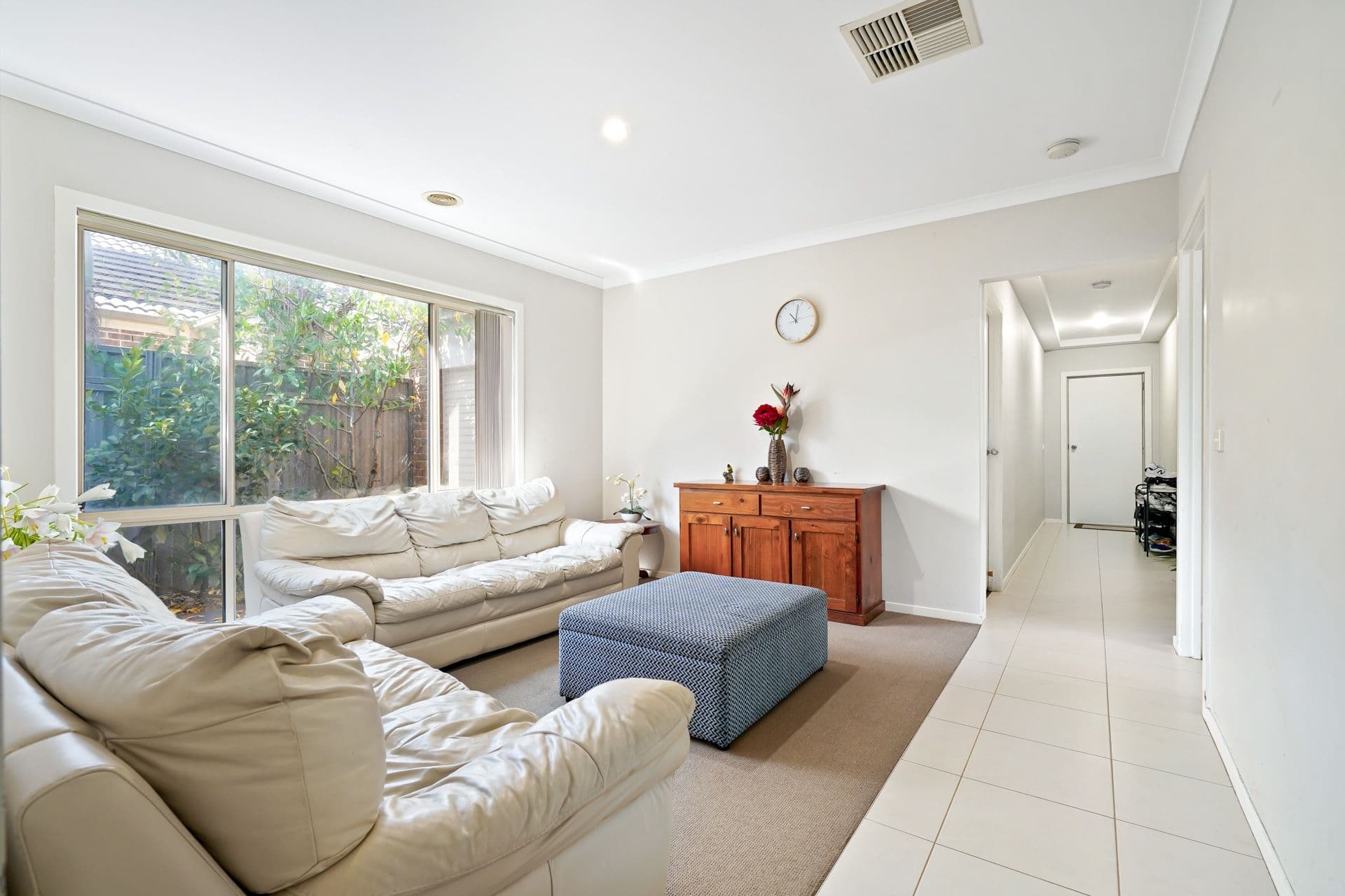 10 Page Close, Pakenham VIC 3810, Pakenham - Thumbnail 2