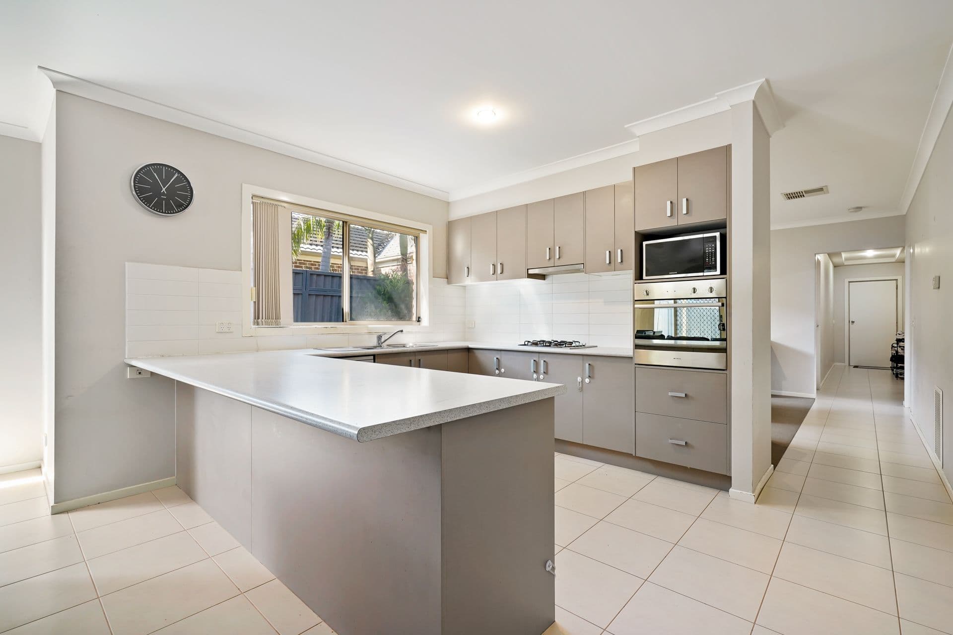 10 Page Close, Pakenham VIC 3810, Pakenham - Thumbnail 5