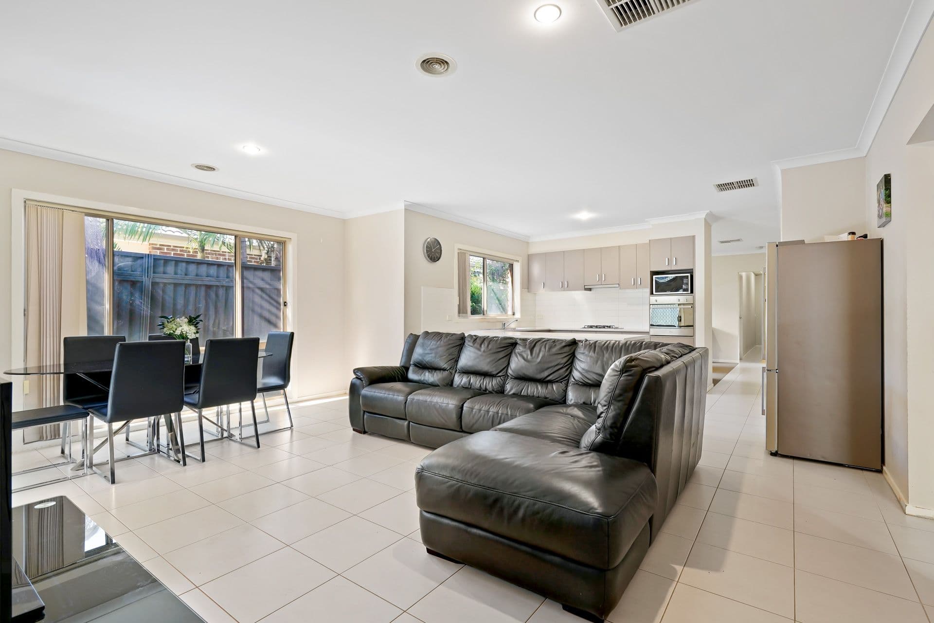 10 Page Close, Pakenham VIC 3810, Pakenham - Thumbnail 6