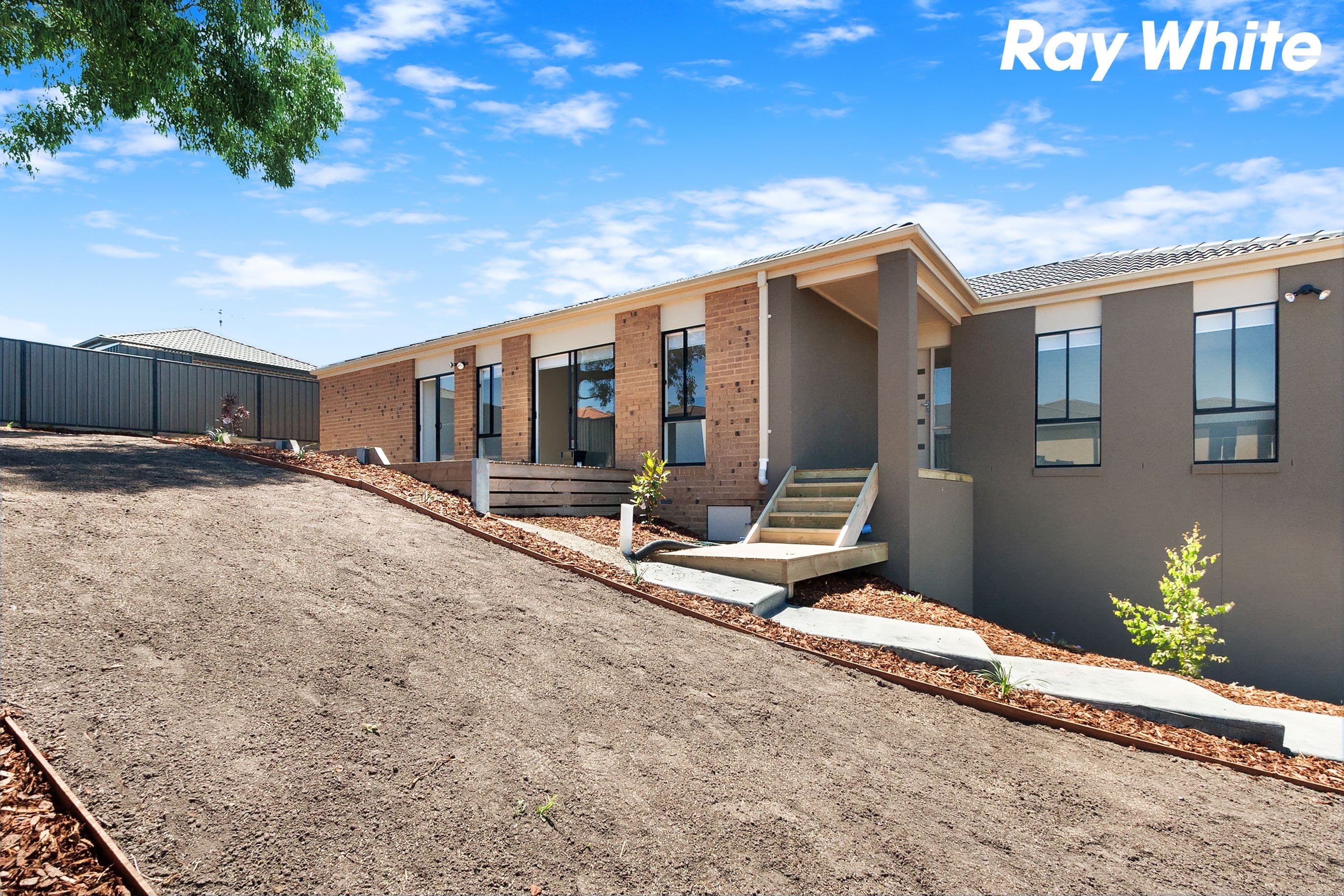 14 Victoria Place, Pakenham VIC 3810, Pakenham - Thumbnail 2