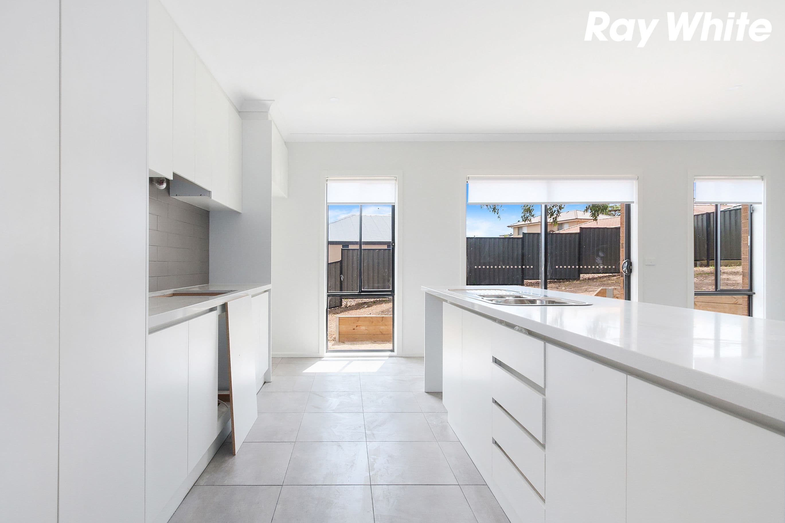 14 Victoria Place, Pakenham VIC 3810, Pakenham - Thumbnail 4