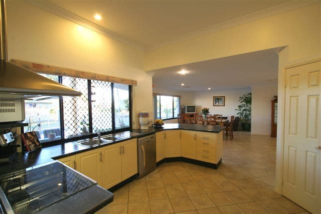 14 Coral Cove Drive, CORAL COVE QLD 4670, Coral Cove - Thumbnail 3