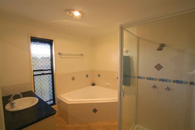 14 Coral Cove Drive, CORAL COVE QLD 4670, Coral Cove - Thumbnail 7