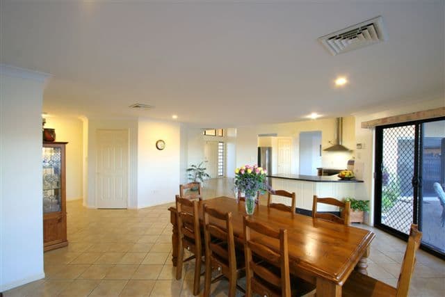 14 Coral Cove Drive, CORAL COVE QLD 4670, Coral Cove - Thumbnail 8