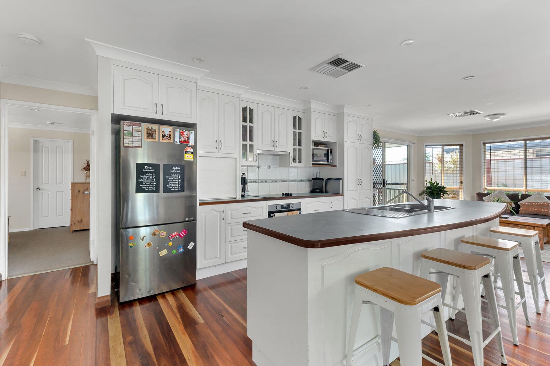 14 Whitchurch Road, Emerald QLD 4720, Emerald - Thumbnail 4