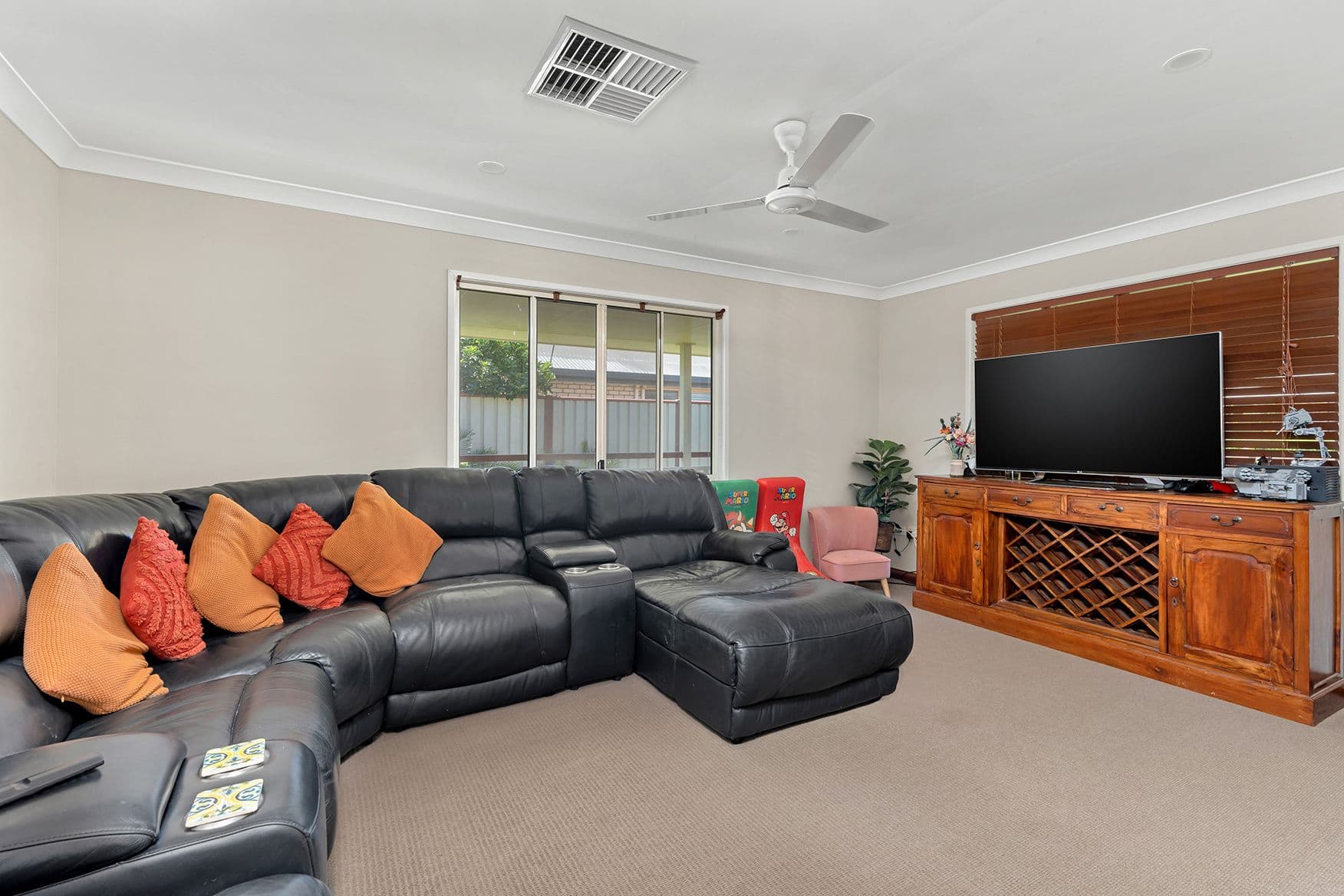 14 Whitchurch Road, Emerald QLD 4720, Emerald - Thumbnail 6