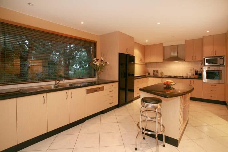 7 Kosciusko Court, WHEELERS HILL VIC 3150, Wheelers Hill - Thumbnail 2