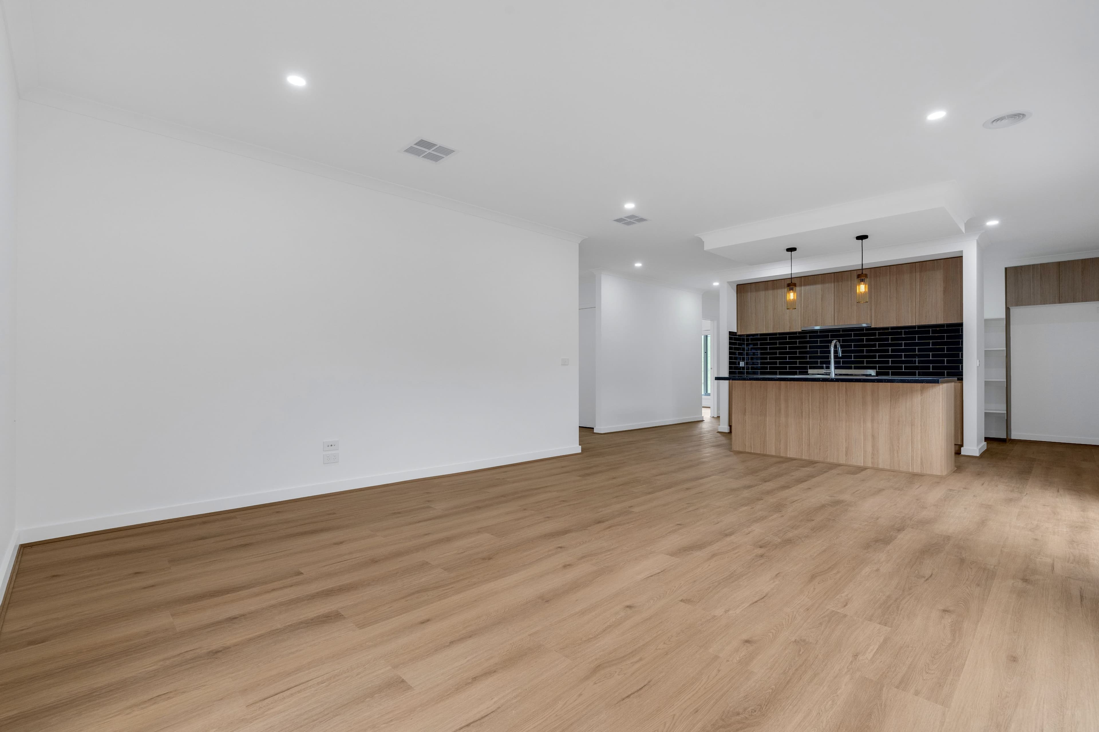 12 Daffodil Crescent, Wallan VIC 3756, Wallan - Thumbnail 2
