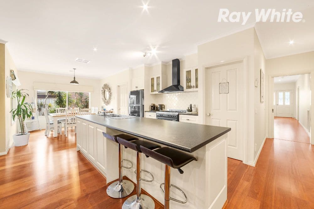 15 Holmwood Crescent, Doreen VIC 3754, Doreen - Thumbnail 2