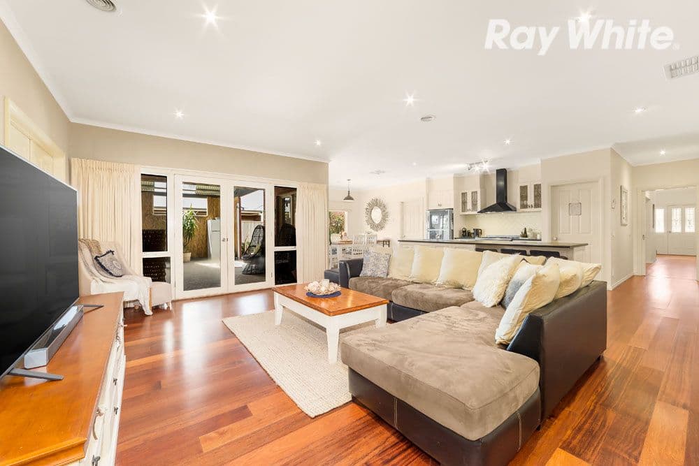 15 Holmwood Crescent, Doreen VIC 3754, Doreen - Thumbnail 3