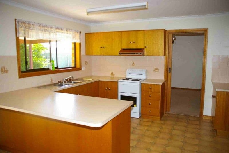 66 Nineteenth Street, RENMARK SA 5341, Renmark - Thumbnail 2