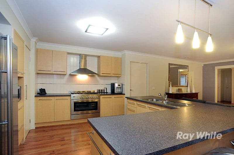 6 Newton Drive, CRANBOURNE VIC 3977, Cranbourne North - Thumbnail 2