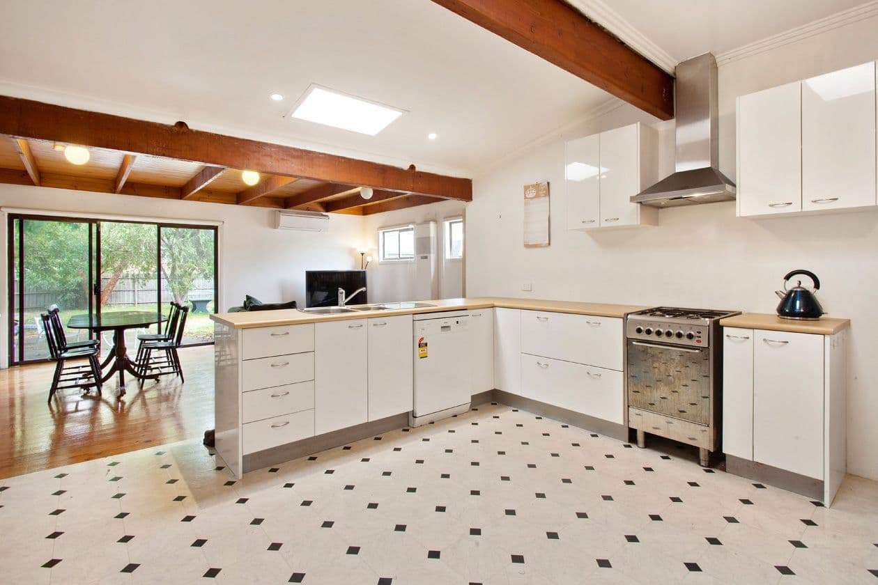8 Norma Avenue, OAKLEIGH SOUTH VIC 3167, Oakleigh South - Thumbnail 2