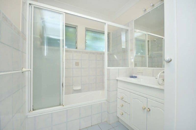 13 Kimba Street, CHAPEL HILL QLD 4069, Chapel Hill - Thumbnail 5
