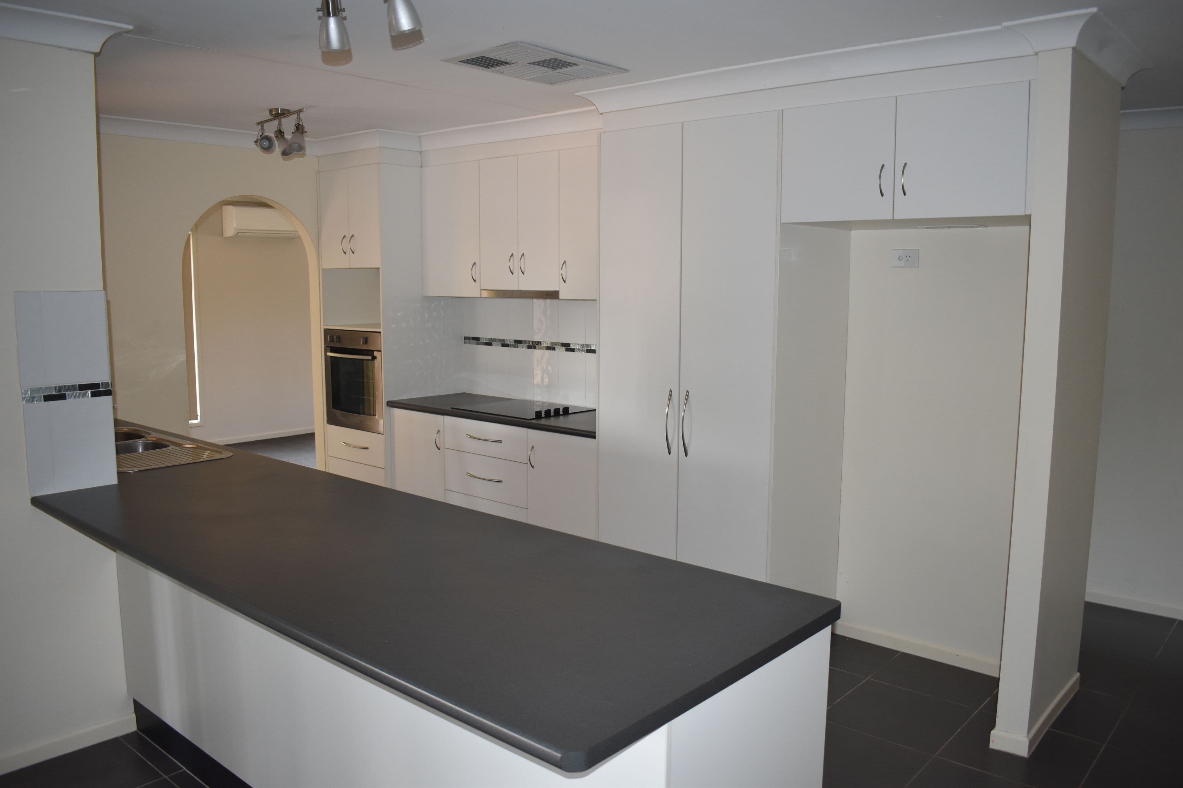 11 Louisa Court, Emerald QLD 4720, Emerald - Thumbnail 2