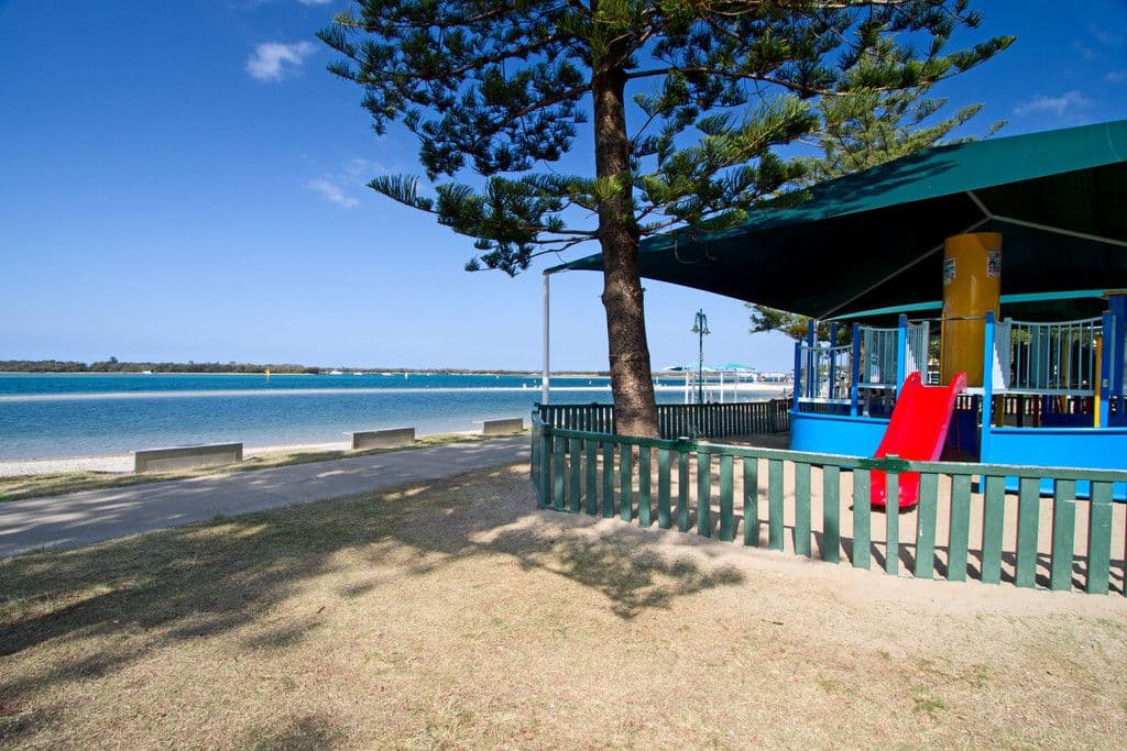 7 Taylor Street, BIGGERA WATERS QLD 4216, Biggera Waters - Thumbnail 5