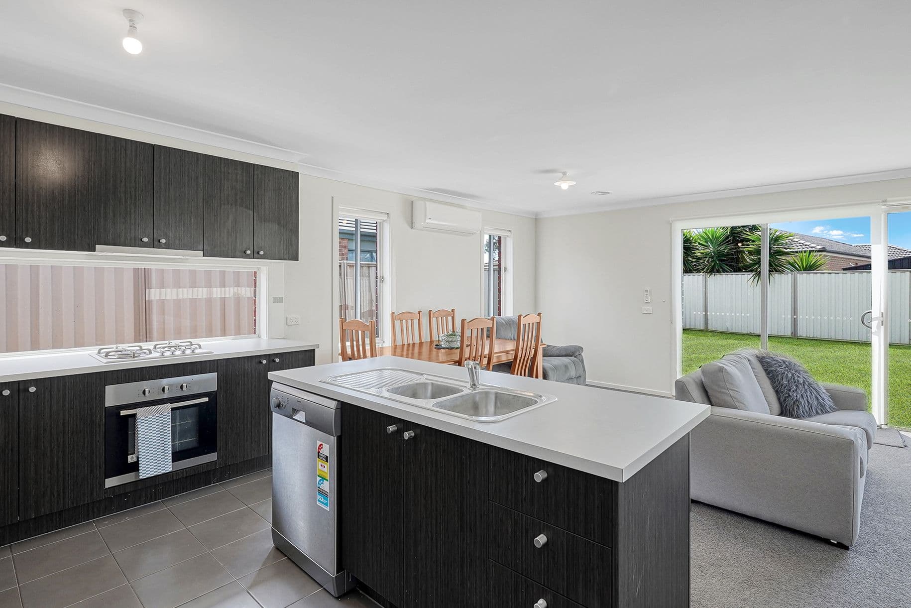 11 Serenity Street, Pakenham VIC 3810, Pakenham - Thumbnail 4