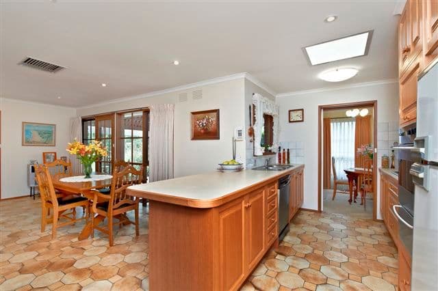 5 Jacaranda Place, VIEWBANK VIC 3084, Viewbank - Thumbnail 3
