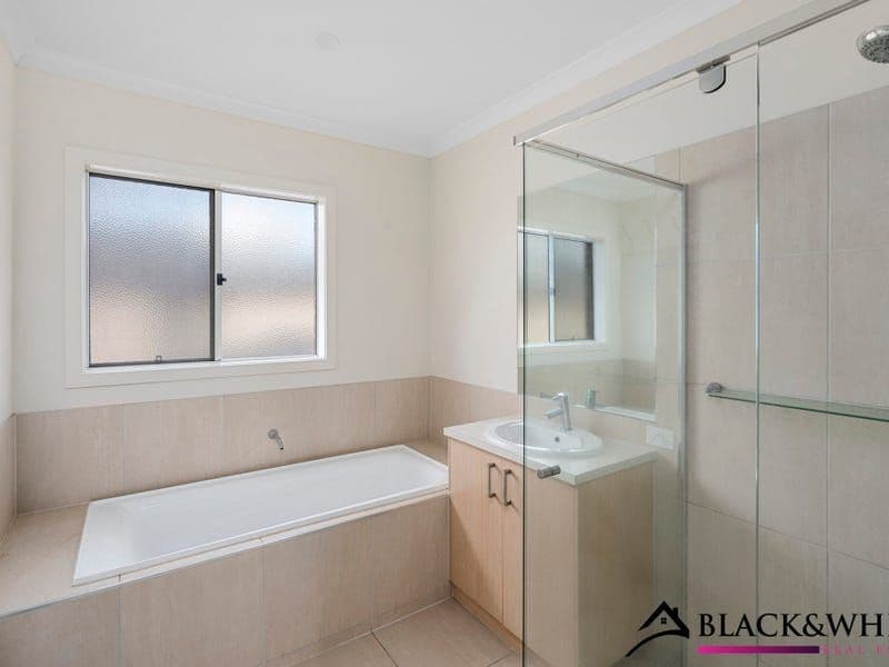 14 Lambro Way, Point Cook VIC 3030, Point Cook - Thumbnail 5