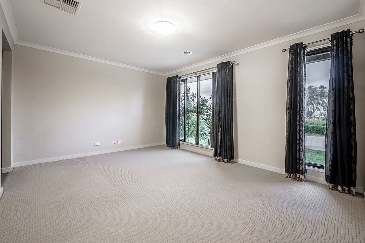 6 Jonesys Lane, Clyde North VIC 3978, Clyde North - Thumbnail 2