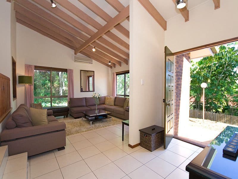 4 Vanimo Street, CHAPEL HILL QLD 4069, Chapel Hill - Thumbnail 2