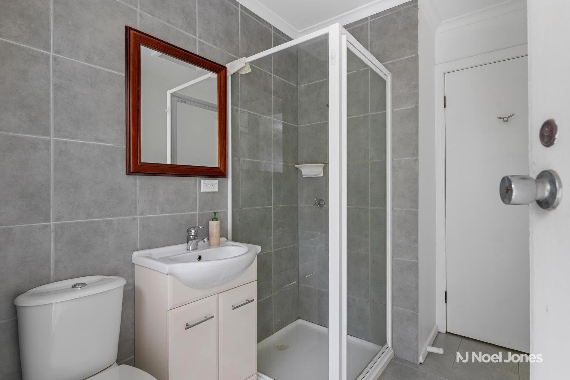 27 Cherry Tree Grove, Croydon - Thumbnail 8