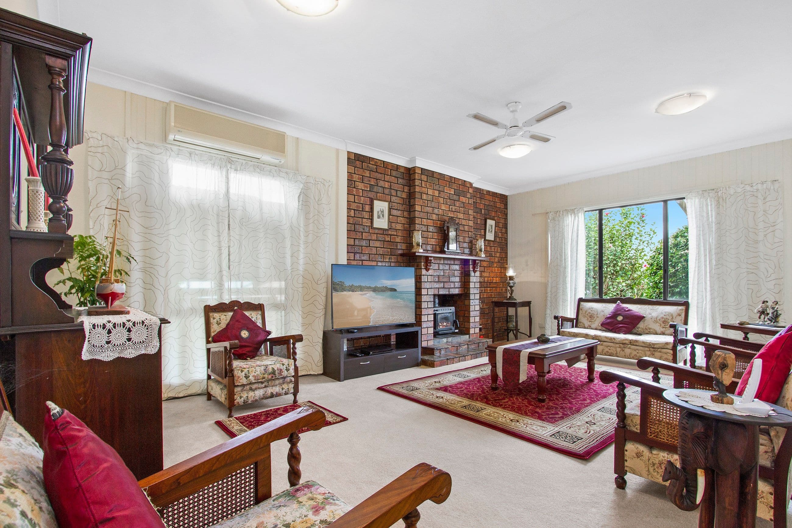 40 Hilltop Crescent, Surf Beach - Thumbnail 3