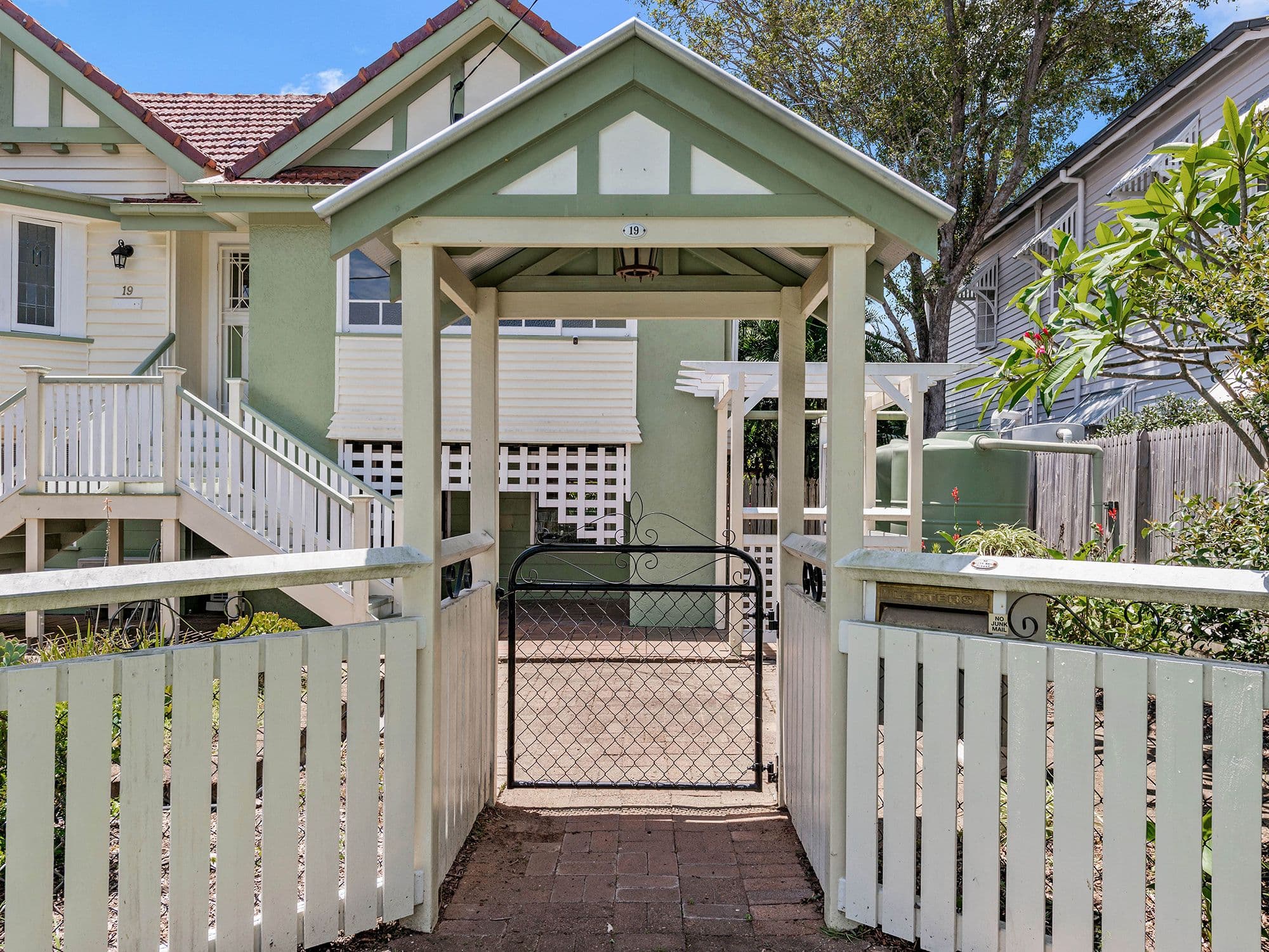 19 Weinholt Street, Sherwood QLD 4075, Sherwood - Thumbnail 2