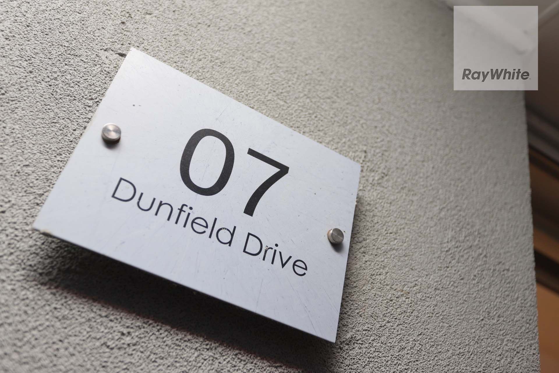 7 Dunfield Drive, Gladstone Park VIC 3043, Gladstone Park - Thumbnail 2