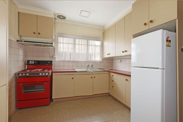 33 Clingin Street, Reservoir VIC 3073, Reservoir - Thumbnail 3