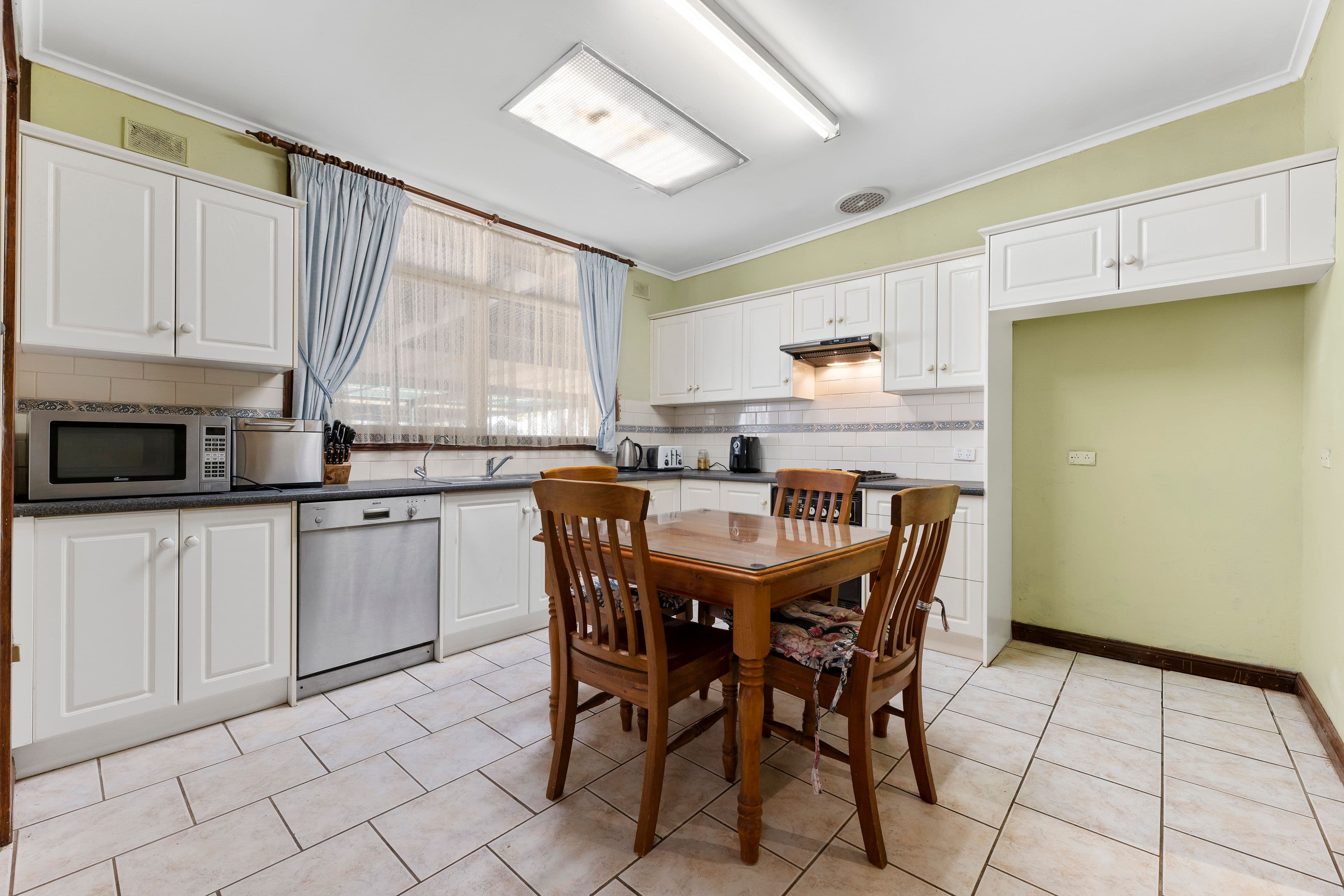 215 Kesters Road, Para Hills SA 5096, Para Hills - Thumbnail 2