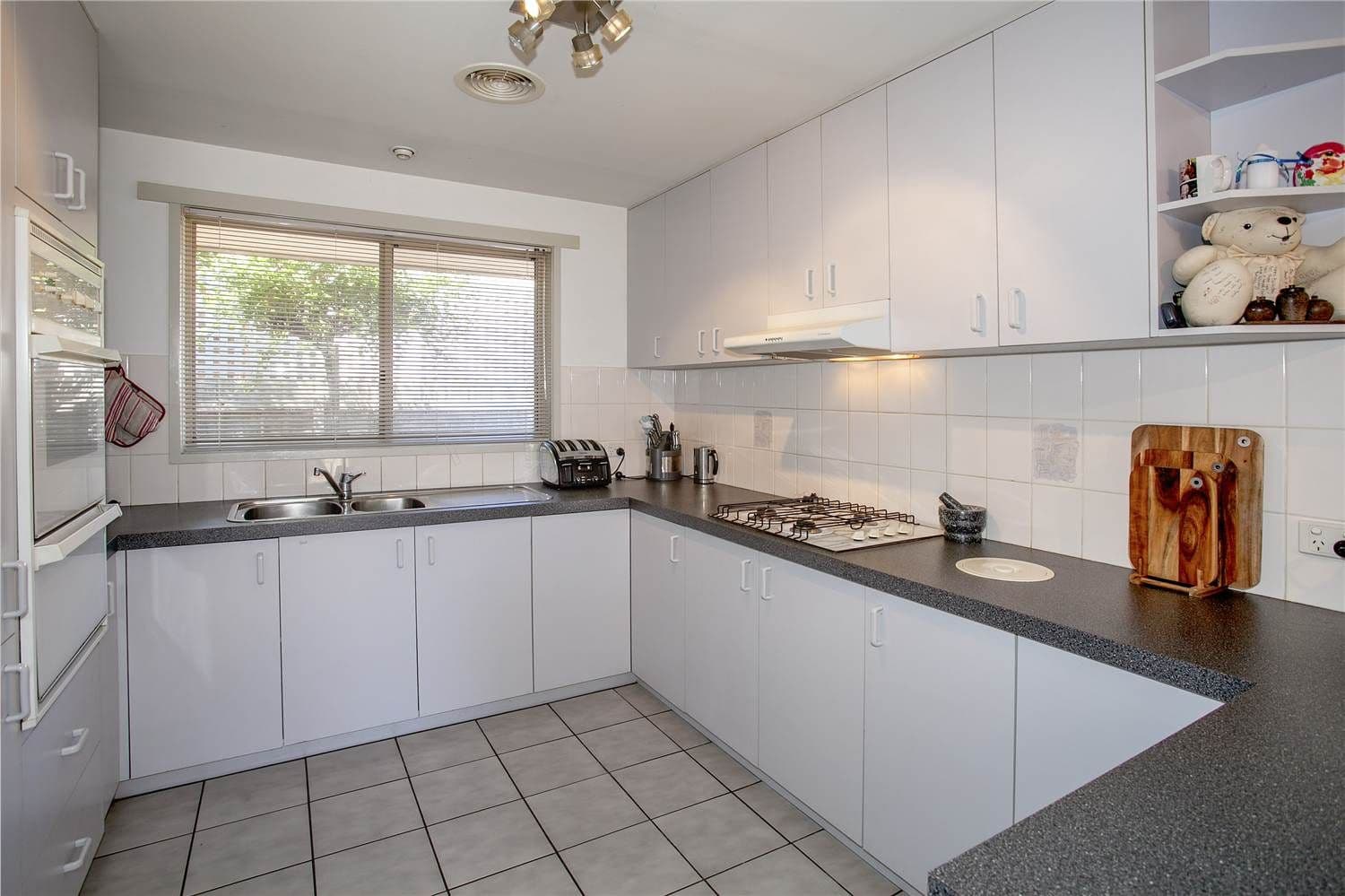 12 Bernard Court, LARA VIC 3212, Lara - Thumbnail 2