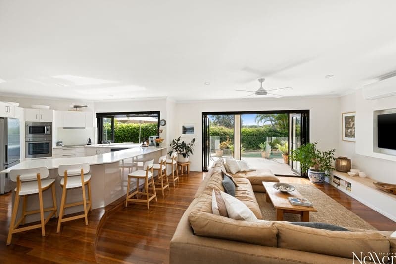 51 Driftwood Drive, Castaways Beach - Thumbnail 5